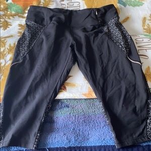 CALIA by Carrie Underwood Capri leggings